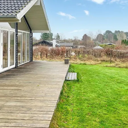3 Bedroom Stunning In *